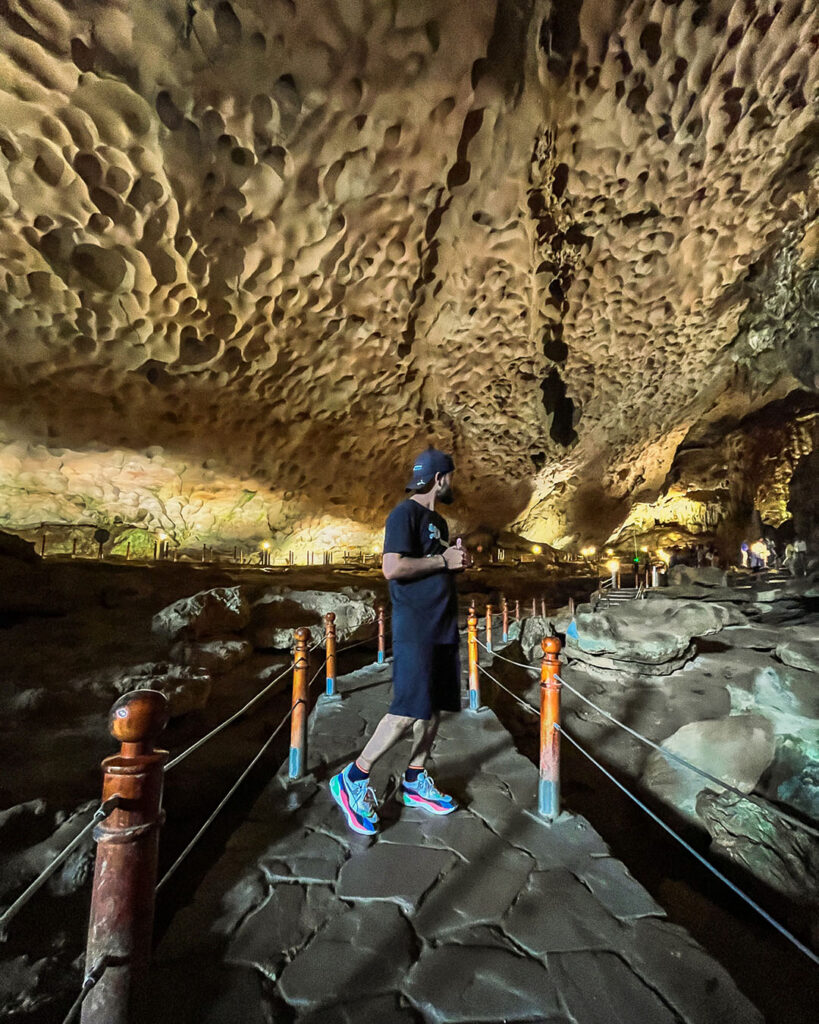 Hang Sung Sot Cave